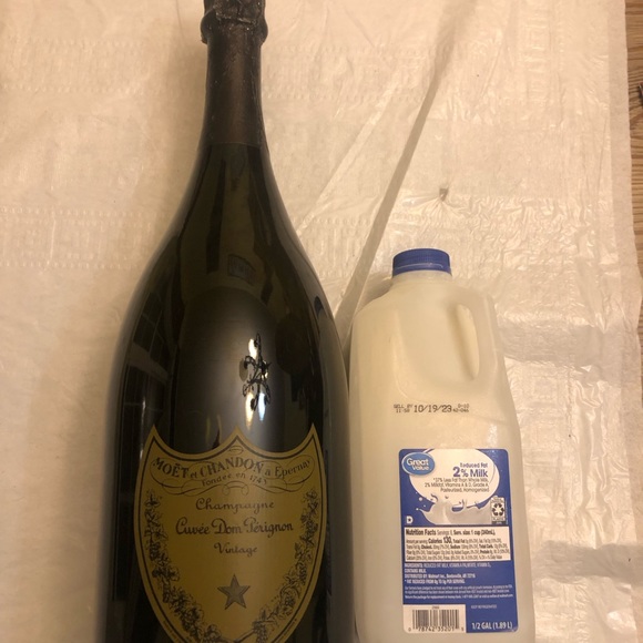 Dom Perignon Double Magnum DISPLAY sealed and it’s a display so no bubbly. - Picture 11 of 14